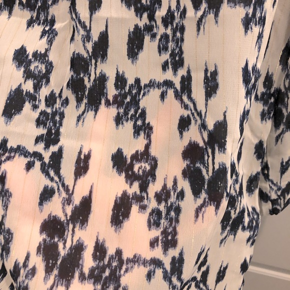 💖 NWOT BKE Boutique top! Semi-sheer white fabric w/ navy floral & gold stripes - Picture 9 of 12